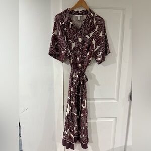 Elegant Maroon and White Women's Maxi Short Sleeve Dress